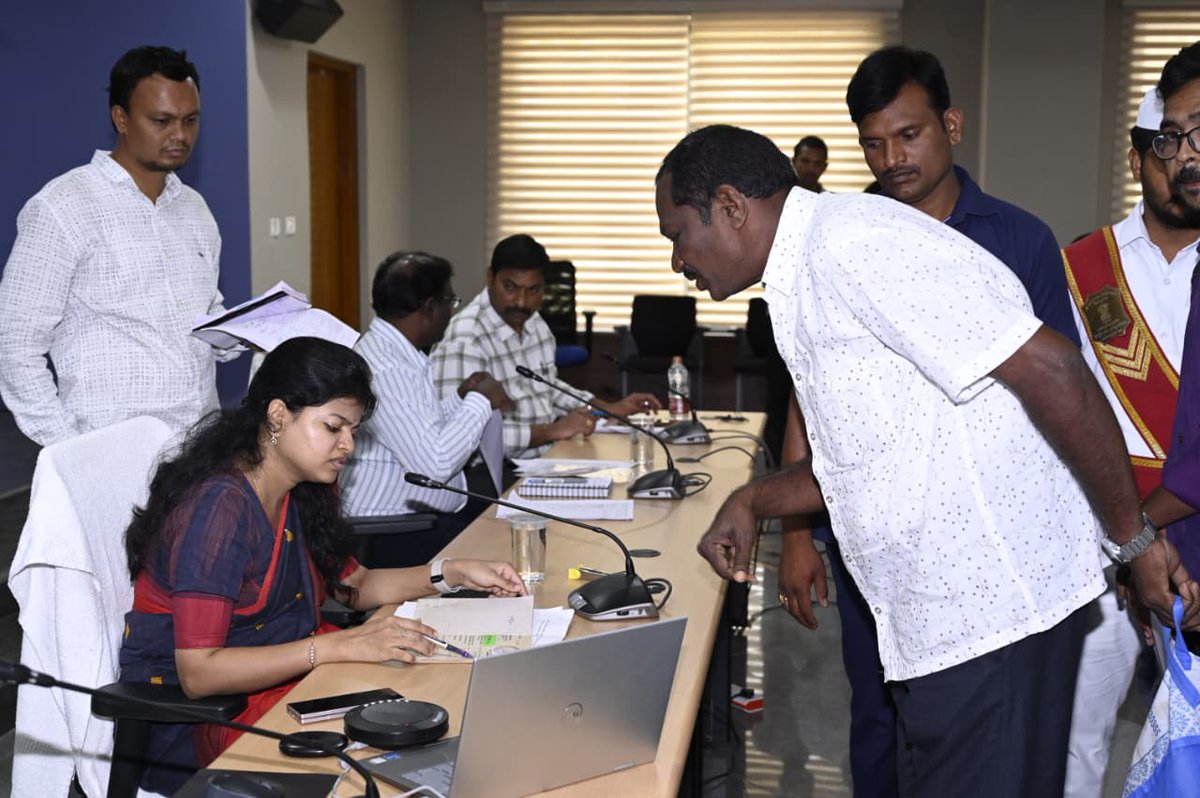 Collector Mahabubabad tweet media