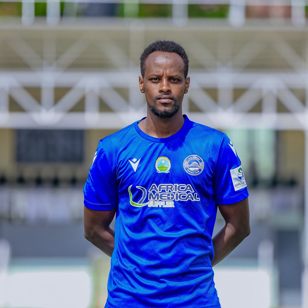 AS Kigali yatangaje Kalisa Rachid nk’umukinnyi wayo mushya mu mikino yo kwishyura ya Shampiyona y’u Rwanda.

Uyu mukinnyi ukina mu kibuga hagati wasubiye muri AS Kigali, yanakiniye amakipe akomeye mu Rwanda nka Rayon Sports, Kiyovu Sports na Police FC.