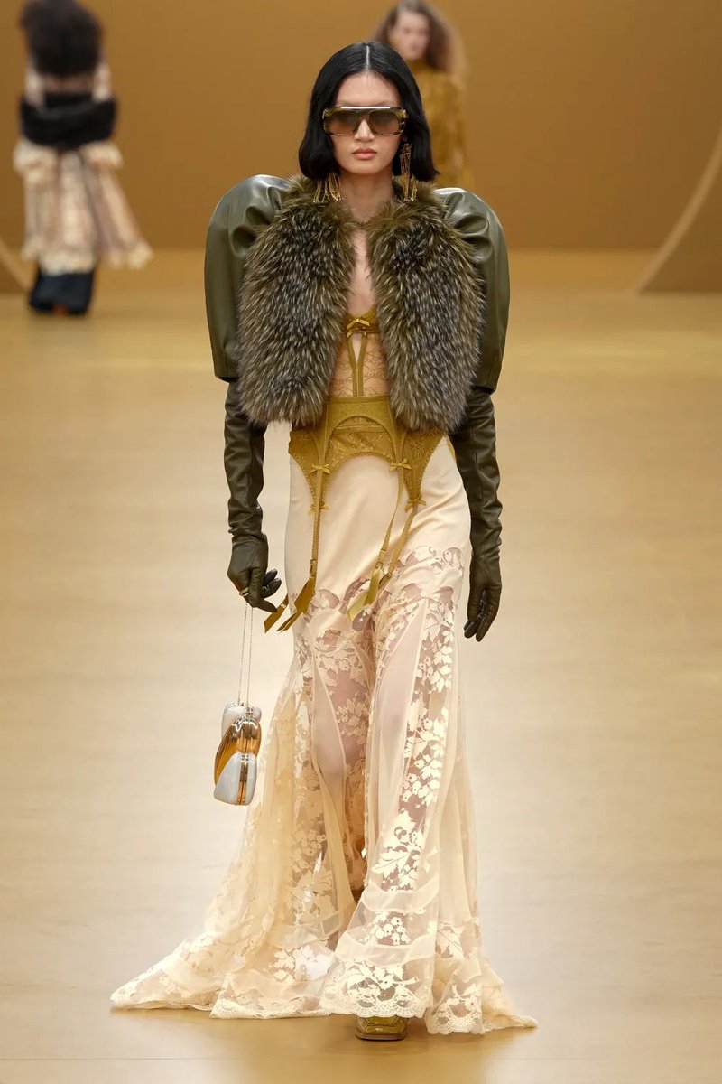 LaModeUnknown's tweet photo. Zimmermann ALWAYS delivers.🪡

impeccable styling https://t.co/zmaInrWyKQ