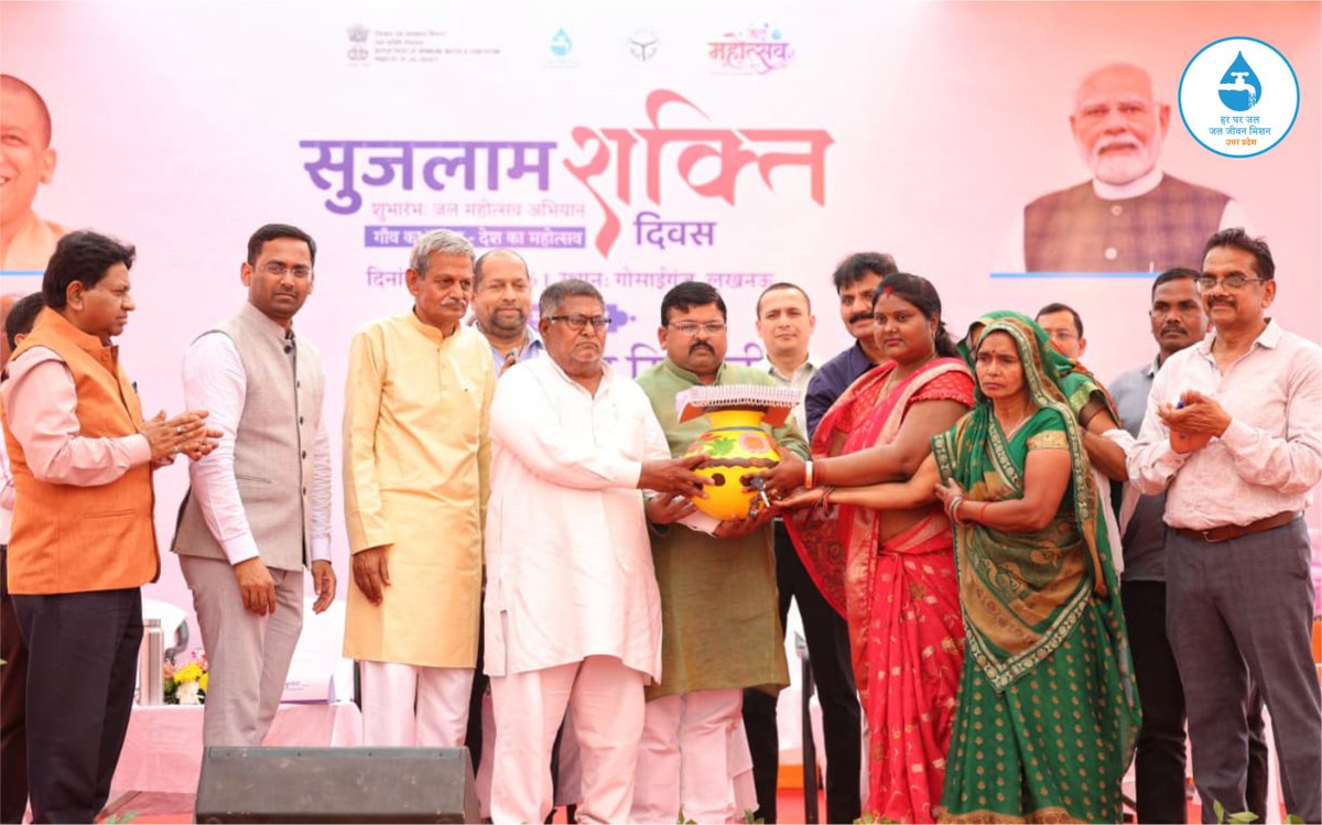 upswsm's tweet photo. रविवार, 8 मार्च लखनऊ- गोसाईगंज विकासखंड के हुसैनाबाद दुल्हापुर ग्राम पंचायत में जल महोत्सव अभियान की शुरुआत हुयी। मुख्य अतिथि श्री अमरेश कुमार जी, विधायक मोहनलालगंज की अध्यक्षता में जल अर्पण कार्यक्रम के अवसर पर श्री प्रभास कुमार, अधिशासी निदेशक राज्य पेयजल एवं स्वच्छता मिशन, डॉ राजशेखर एम० डी० जल निगम (ग्रामीण), जल जीवन मिशन के वरिष्ठ अधिकारियों, जन प्रतिनिधियों के साथ ही भारी संख्या में ग्रामीण उपस्थित रहे। इसमें जल अर्पण परंपरा के अंतर्गत जल शपथ, जल अर्पण, प्रमाण पत्र वितरण आदि गतिविधियों में सभी अतिथियों ने उत्साह से भाग लिया। इसके बाद गांव की जलापूर्ति व्यवस्था की जिम्मेदारी और इसका स्वामित्व, ग्राम पेयजल एवं स्वच्छता समिति के सदस्यों को सौंप दिया गया।

#JalJeevanMission #JalJeevanMissionUttarPradesh #HarGharJalUP #HarEkBood #savewater #uttarpradesh #jalMahotsav2026 #JalArpanDiwas #hargharjal

@PMOIndia
@narendramodi
@myogiadityanath
@CMOfficeUP
@jaljeevan_
@swatantrabjp
@CRPaatil
@DoWRRDGR_MoJS
@UPGovt
@PIB_India
@ANI
@PTI_News
