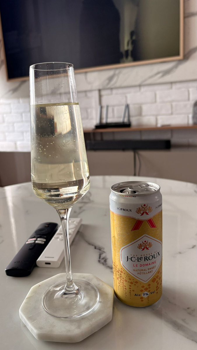 MaoengKekeletso's tweet photo. One glass won't hurt🙃 https://t.co/2po7oSHstU