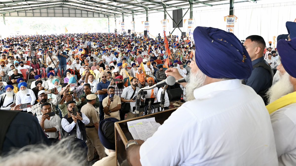 officeofssbadal's tweet photo. Today is truly a red-letter day for the Hoshiarpur district, with complete Panthic unity achieved through the homecoming of SGPC member & former MLA Surinder Singh Bhulewal Rathan, S. Satwinder Singh Dhatt, SGPC executive member Dr. Jang Bahadur Singh, and their entire team— including all 22 delegates of the Punar Surjit Dal (also known as “Chullah Dal”)— into the Shiromani Akali Dal.

The impact of these joinings was evident in the immense response to the #PunjabBachao rally in the Garhshankar constituency.

I am confident that with Bhulewal Rathan ji once again taking charge as the halka in-charge of Garhshankar, the @Akali_Dal_ will be further strengthened in the constituency as well as across the Doaba region.
