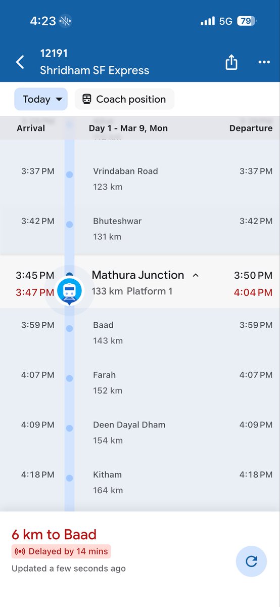 PsBreaking's tweet photo. madhura pol namadr 1383 ke ek Bhakti train gir kar mot Shri Ram Gadi shiridham  #grp #mathura #agra https://t.co/ypo2WmvTrj