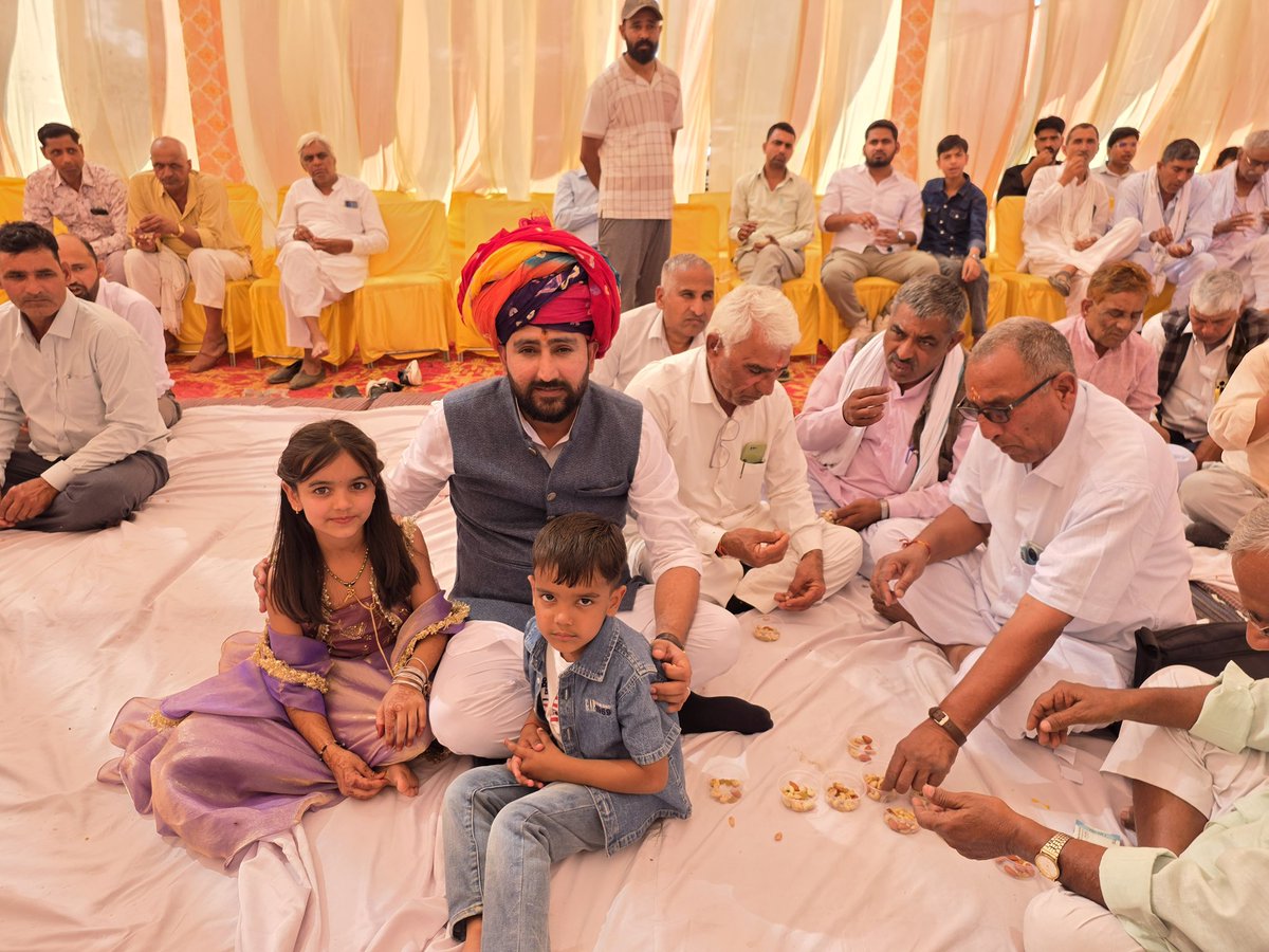 आज संसदीय क्षेत्र में अपनों के सुख-दुःख में शामिल हुआ।
#JaipurRural #AnilChopra