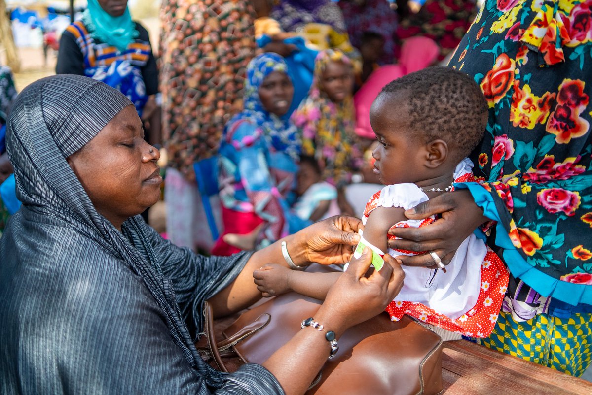 Acf_Mali's tweet image. 15 479 mères formées au dépistage de la malnutrition (ruban MUAC) à Tombouctou.
En ce #Ramadan, où mères veillent à nourrir enfants au sahur et iftar, ces compétences sont vitales.

Avec @GFFO et @ACF_Mali.
Former une mère = protéger une famille.
#Nutrition #Mères #ACFMali