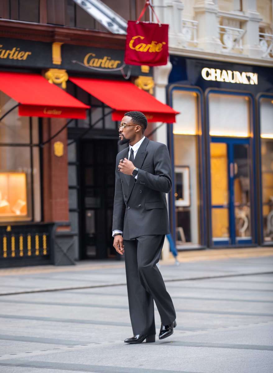 Chanyi29_'s tweet photo. Man In Black❗️❗️
I think Will Smith passed his batton down to me !!Clean lines. Sharp silhouettes. Intentional details. New phase. Black tux. Same vision, stronger execution.
Cc:@valazat @Fuchor1 https://t.co/0pmT9ATg0K