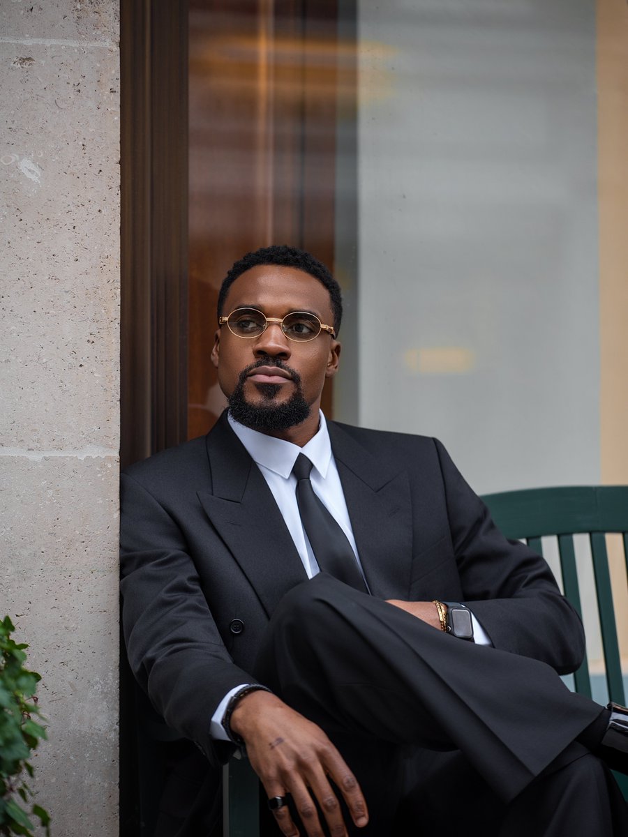 Chanyi29_'s tweet photo. Man In Black❗️❗️
I think Will Smith passed his batton down to me !!Clean lines. Sharp silhouettes. Intentional details. New phase. Black tux. Same vision, stronger execution.
Cc:@valazat @Fuchor1 https://t.co/0pmT9ATg0K