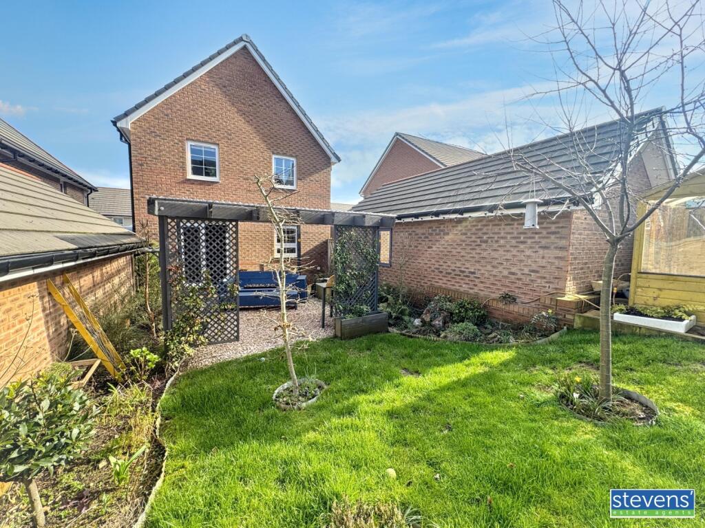 🏠 4-bedroom detached house
📍#Okehampton
💷 £350,000

A beautifully presented detached modern home featuring well proportioned bedrooms, a professionally landscaped garden and private driveway with electric car charging point.

stevensestateagents.com/property-detai…