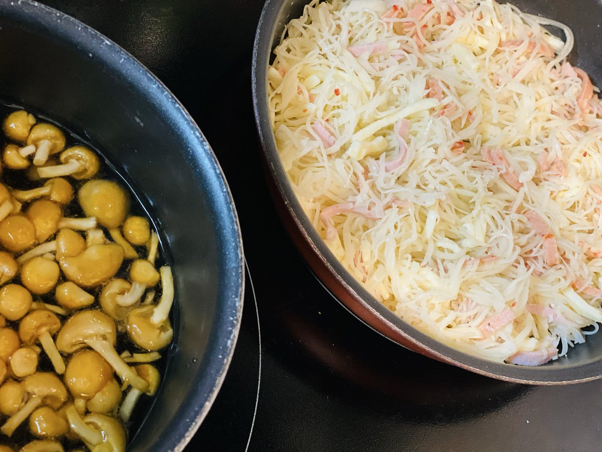 じゃがいものガレットと
なめこの味噌汁を作る