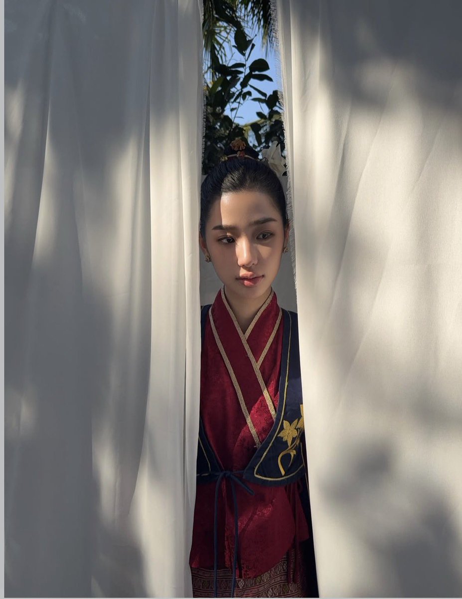 Moshiekbunie's tweet photo. Every time I see her smile, my heart just melts. 💖 There’s something so warm and beautiful about it that makes everything feel brighter. ✨

#tontawan #intuyou 
#ScarletHeartTH #SHTH https://t.co/ixh7cZbm2q