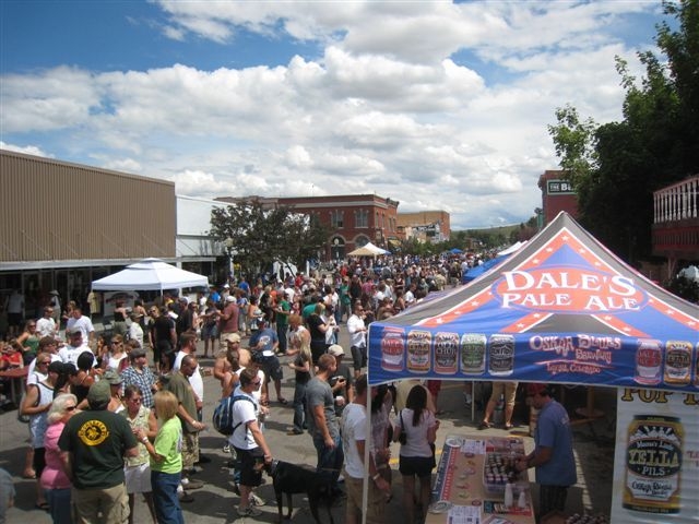 At busy events, attention moves quickly.
A clear, recognizable setup helps people find you, remember you, and stop to connect.
Sometimes the difference between blending in and standing out is simply having the right space for your brand.