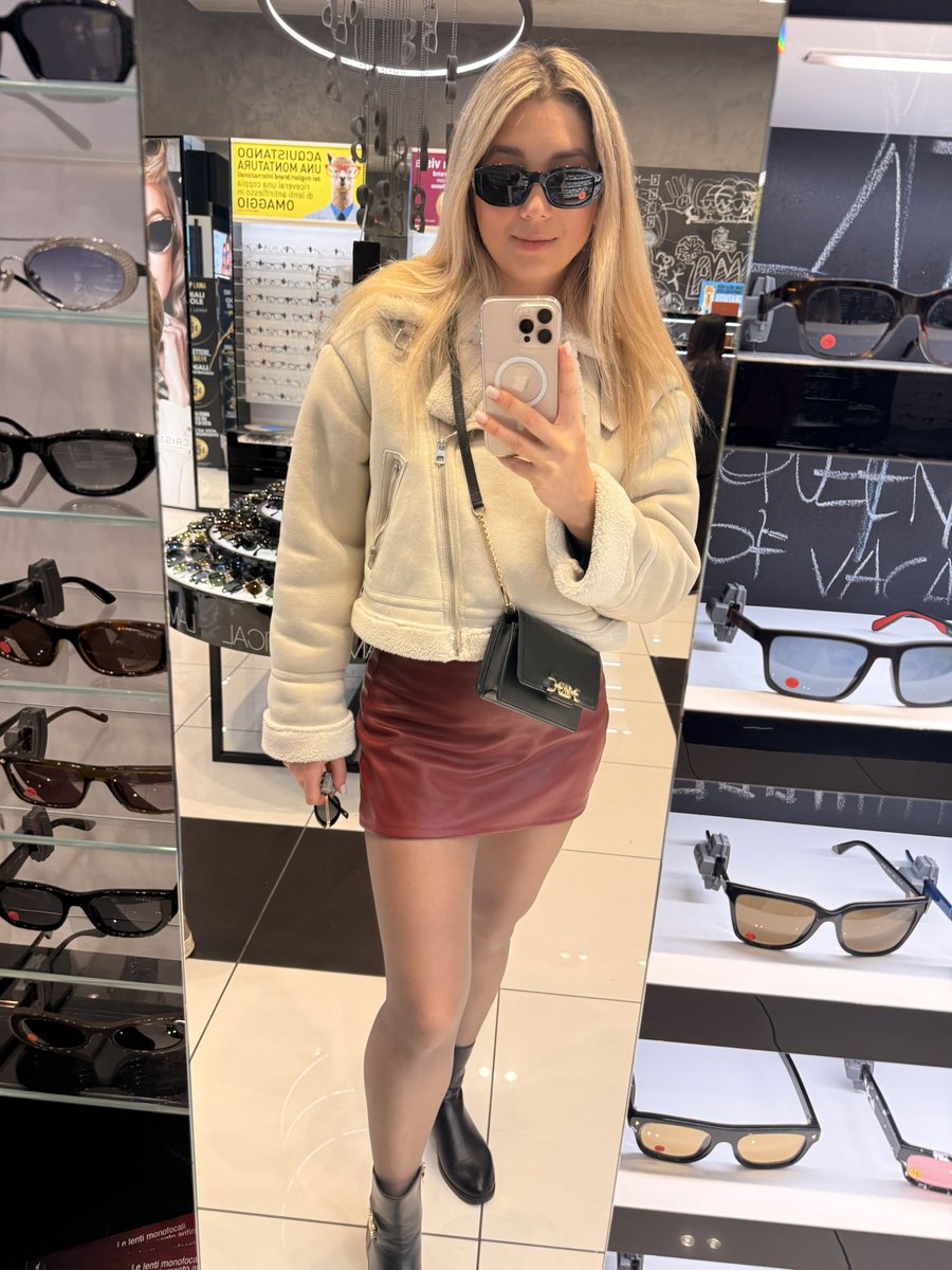 OSIK_Official's tweet image. Yesterday was 8 March. And apart from my friends and parents, no one congratulated me 🤷🏼‍♀️🙈.
Where is this world heading 🌍😵‍💫?
Not a single flower. Not a single gift.
At least subscribe to #9March #legs #skirt #tigths 

t.me/+14EOWL90QeE3N…