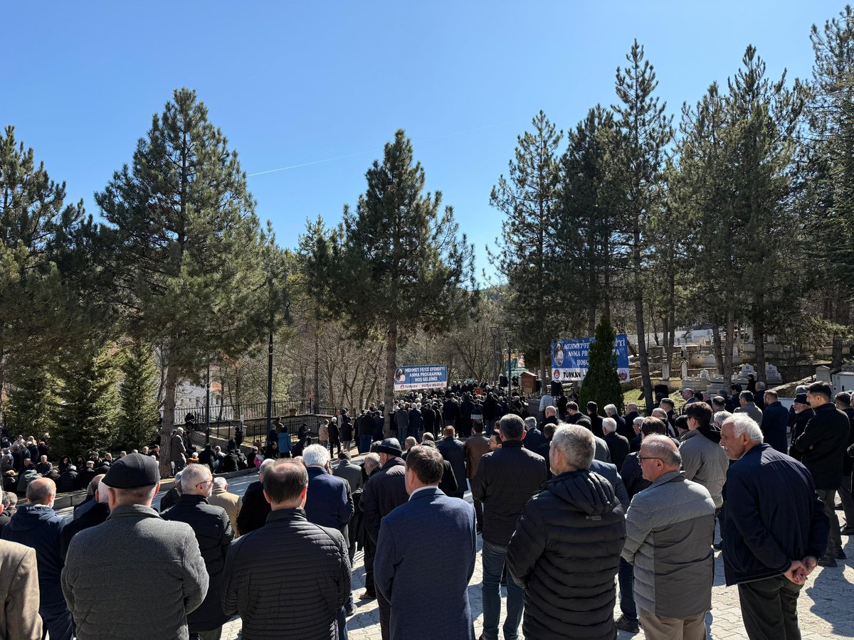 TurkavGenMrk's tweet photo. Genel Başkanımız Ebubekir Korkmaz, Genel Sekreterimiz Zeki Toptaş ve Genel Başkan Yardımcımız Erkan Yılmaz; TÜRKAV Kastamonu Şubesi tarafından Vefatının 37. sene-i devriyesi münasebetiyle hazırlanan "Mehmet Feyzi Efendi'yi Anma ve Anlama Programı” kapsamında https://t.co/Owyz3oKLMU