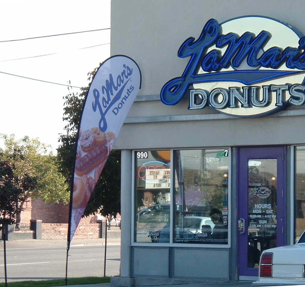 Banners and feather flags are still some of the easiest ways to get noticed.
Quick to set up and hard to miss, they help businesses attract attention, guide foot traffic, and make a bigger impact in any space.
Sometimes the simplest tools are the ones that work best.