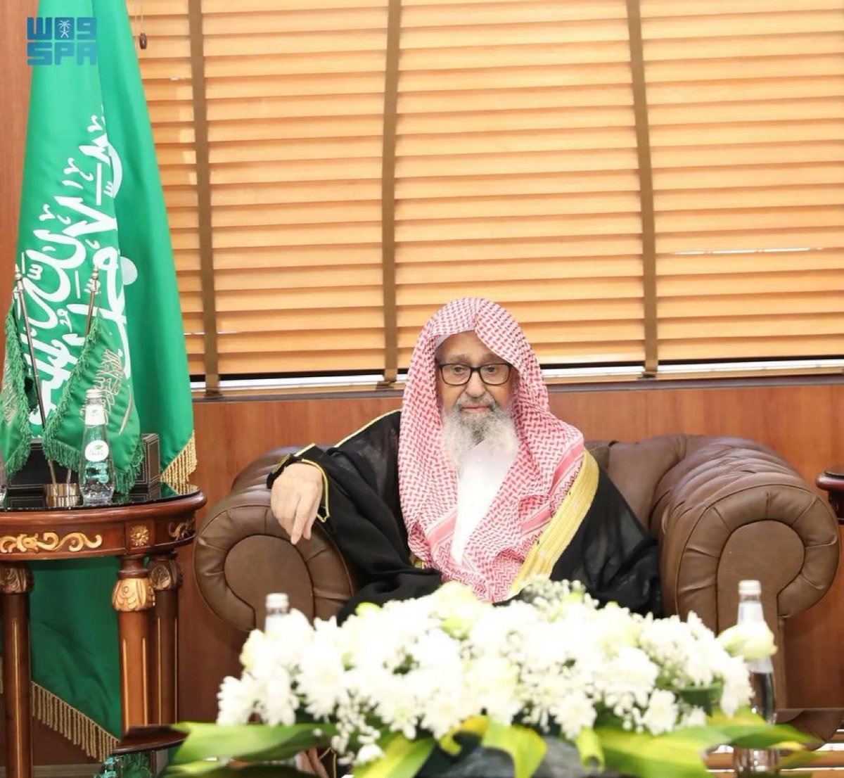 insharifain's tweet photo. His Eminence the Grand Mufti of the Kingdom, Chairman of the Council of Senior Scholars and President of the General Presidency for Scholarly Research and Ifta, Sheikh Dr. Salih bin Fawzan Al-Fawzan, advised all Muslims to be diligent and strive in worship during the last ten nights of Ramadan, following the example and guidance of Abdullah and His Messenger Muhammad (peace and blessings be upon him).

In the two authentic collections (Sahih al-Bukhari and Sahih Muslim), it is narrated from Aisha (may Allah be pleased with her) that she said:

“When the last ten nights began, the Messenger of Allah ﷺ would tighten his waistcloth, spend his night in worship, and wake his family.”

Muslim also narrated from Aisha (may Allah be pleased with her) that she said:

“The Messenger of Allah ﷺ would exert himself in the last ten nights more than at any other time.”

His Eminence said:

“The hadiths indicate that these ten nights should be distinguished with increased acts of worship and obedience. Among these is reviving the nights with prayer, as well as performing iʿtikāf (spiritual retreat) during these nights. In the two authentic collections it is reported from Aisha (may Allah be pleased with her) that:

‘The Prophet ﷺ used to observe iʿtikāf during the last ten nights of Ramadan until Allah took his soul.’

The scholars said that the Prophet ﷺ would observe iʿtikāf in these nights in which Laylat al-Qadr (the Night of Decree) is sought, so that he could free himself from worldly distractions, devote his heart fully, and focus on intimate supplication, remembrance, and prayer to his Lord.

It is also prescribed during these nights to seek Laylat al-Qadr, in accordance with the statement of the Prophet ﷺ:

“Seek Laylat al-Qadr in the odd nights of the last ten nights of Ramadan.”
(Narrated by al-Bukhari from Aisha.)

He added:

“It is recommended for whoever witnesses these nights to frequently say:

‘O Allah, You are Pardoning and You love to pardon, so pardon me.’

For Aisha (may Allah be pleased with her) said:
‘O Messenger of Allah, if I know which night is Laylat al-Qadr, what should I say in it?’
He replied:

‘Say: O Allah, You are Pardoning and You love to pardon, so pardon me.’
(Narrated by al-Tirmidhi, who said: a sound and authentic hadith.)

He continued:

“I therefore advise myself and all Muslims to strive in acts of worship such as prayer, recitation of the Qur’an, charity, and other righteous deeds. I also advise everyone to increase in supplication and persist in it, for you are calling upon One who is All-Hearing and Near, Most Generous and Most Kind, Compassionate and Merciful.

So call upon Allah for yourselves, for your parents, for your families and your descendants. And pray to Allah for your leaders, for your countries, and for all Muslims.”

Allah the Exalted says:

“And when My servants ask you concerning Me, indeed I am near. I respond to the call of the supplicant when he calls upon Me. So let them respond to Me and believe in Me that they may be rightly guided.”
(Qur’an 2:186)
