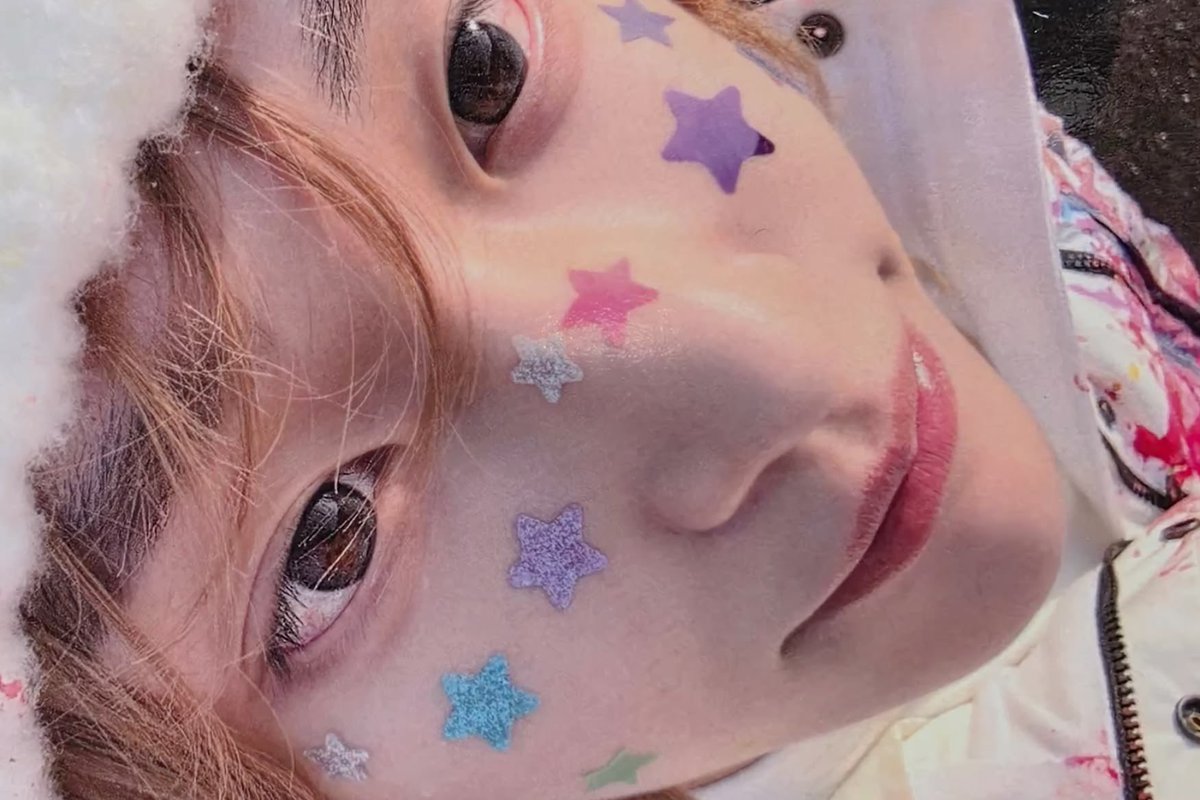 ตั้งแต่เป็นติ่งเกาหรีมาไม่เคยเจอใครถ่ายรูปการ์ดได้น่ารักเท่านี้มาก่อน ชั้นให้เลยอันดับ1 ด้านเคะโหด