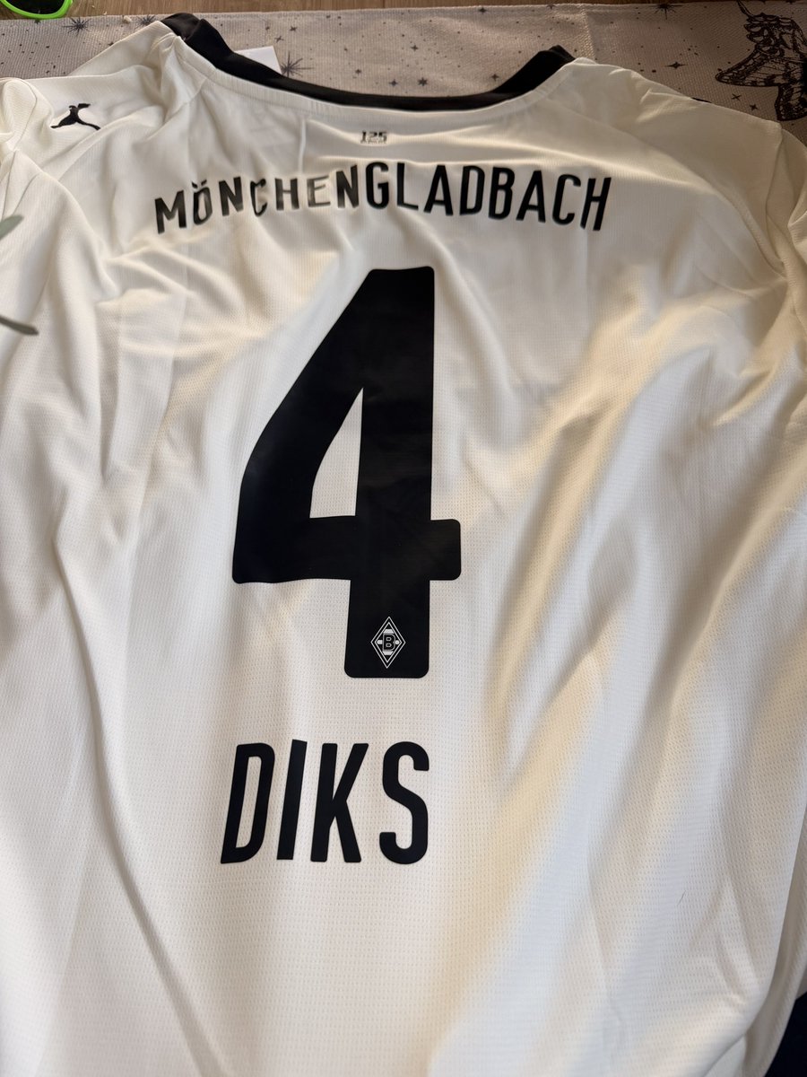 f0xfromit's tweet photo. DA IST DAS DING!! Trikot Nr. 3 diese Saison 🫠 #Borussia #VfL1900 #Diks https://t.co/qAlpppktFA