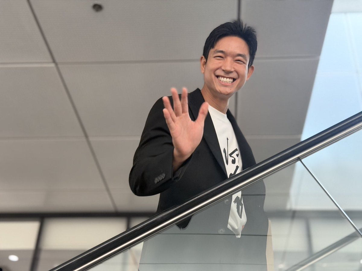 วันนี้ผมและเพื่อน สส. จากพรรคประชาชนมารายงานตัวสมาชิกสภาผู้แทนราษฎร ชุดที่ 27 ครับ

เมื่อเปิดประชุมสภา พวกเราพร้อมที่จะเดินหน้าผลักดันชุดกฎหมายสำคัญหลายฉบับทันที ไม่ว่าจะเป็นกฎหมายด้านเศรษฐกิจ การต่อต้านการทุจริต การปฏิรูประบบงบประมาณ การยกระดับการตรวจสอบ