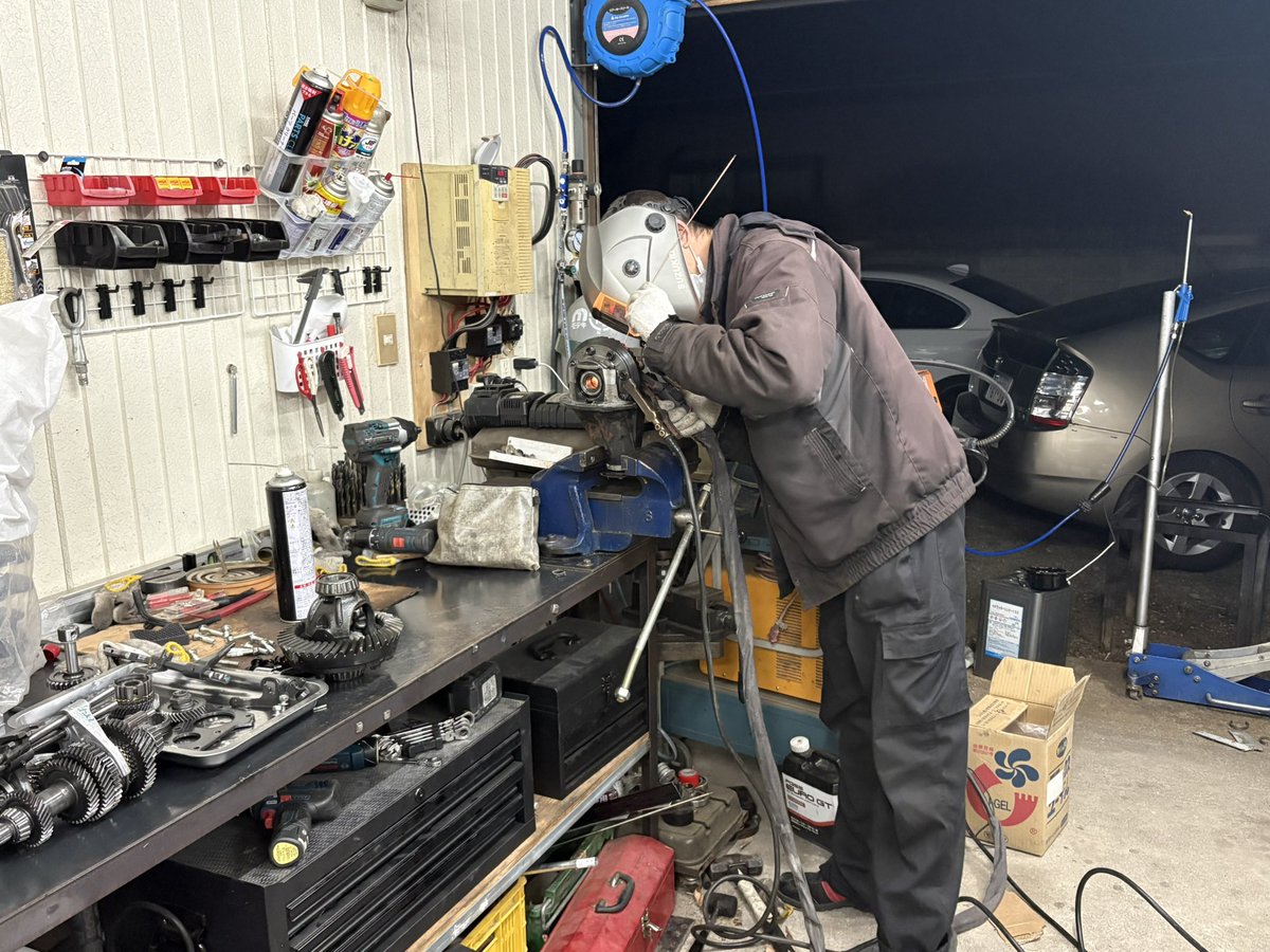 ニュー軽トラちゃん

流用ファイナルで6.8→6.1で街乗り快適にするのと同時にデフロック♪

あとは、知恵の輪入れたら豆腐配達出来るかなー