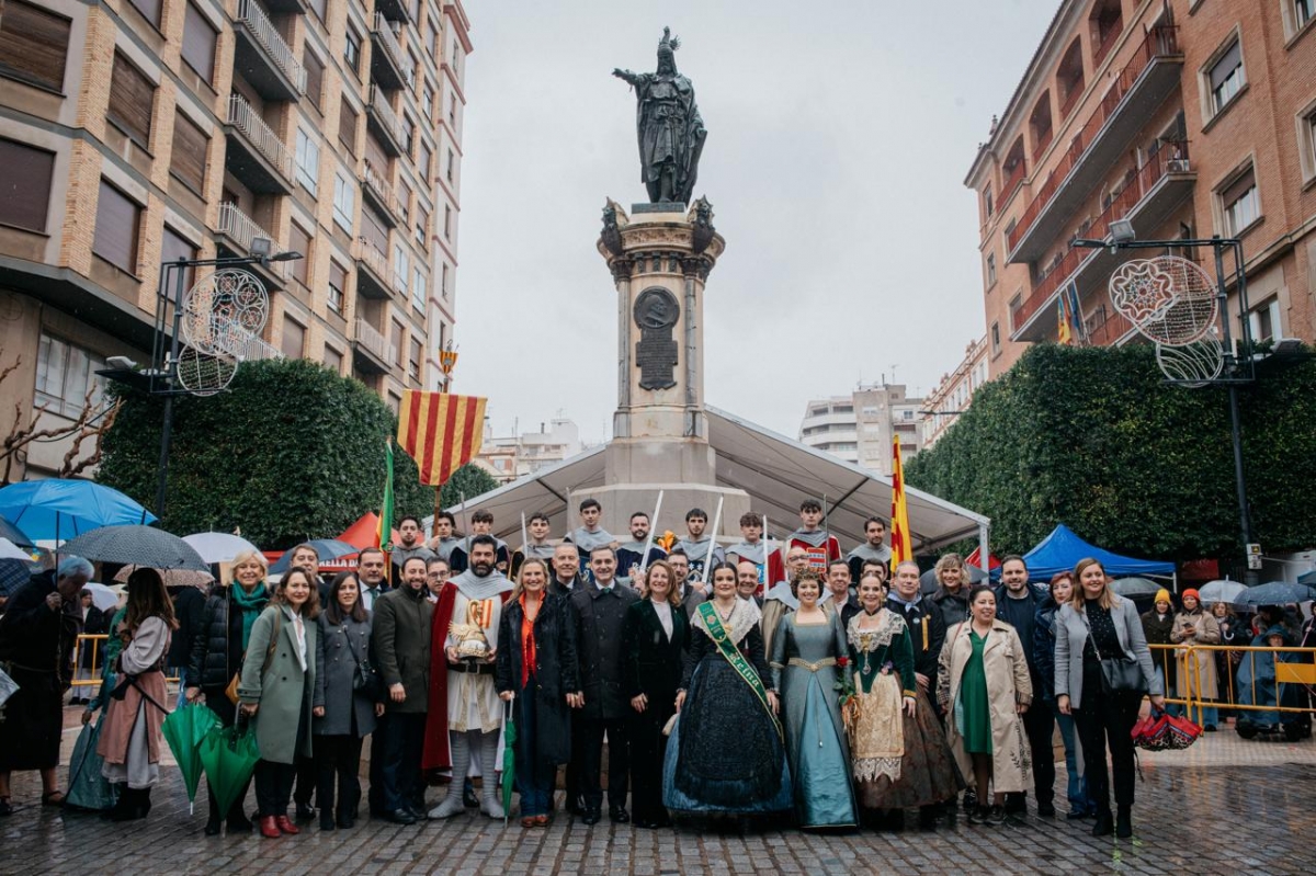 Espill_'s tweet photo. Hola @begonacarrasco @ppcv @popularescs
En l'image s'exhibixen erros historics.
Informar-vos q Jaume I MAI portava les quatre barres. NO existix CAP document, ni sagell ni gravat d l'epoca que ho avale.
Tampoc el falaç "peno" fon el q hissaren en la Torre d'Alī-Bufāt.
#STOPfakes https://t.co/uqXm1O1k5i