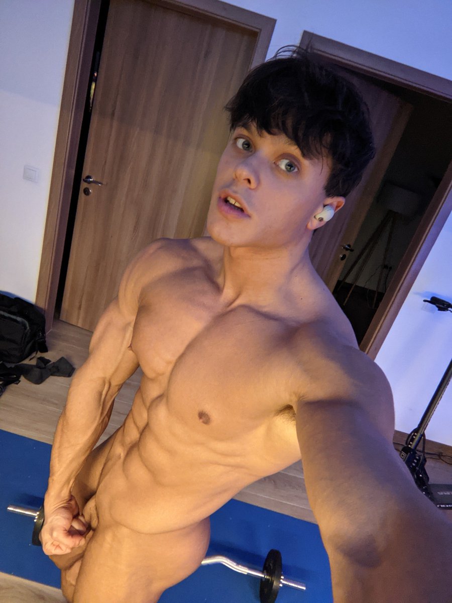 pro bodybuilder Andrew tweet media