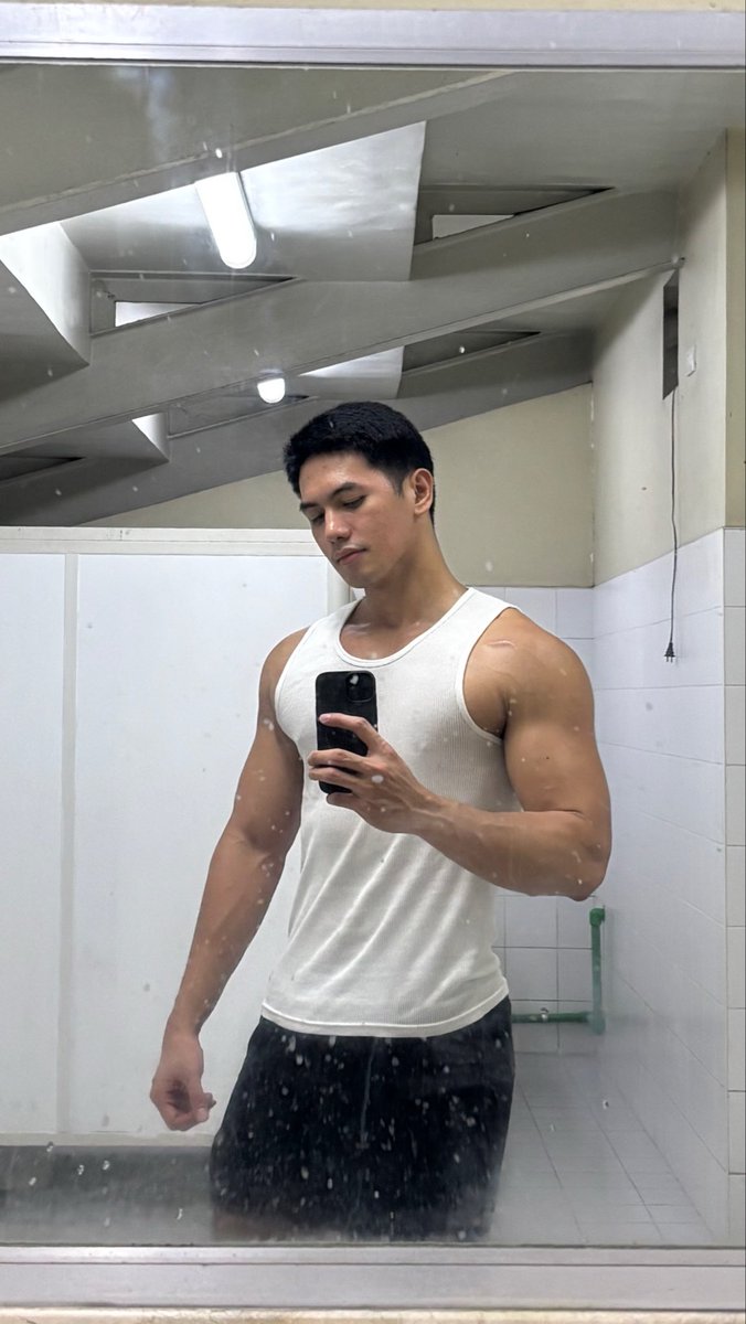 gero_ej's tweet photo. dirty mirror 💦 https://t.co/rO7c0S8bjC