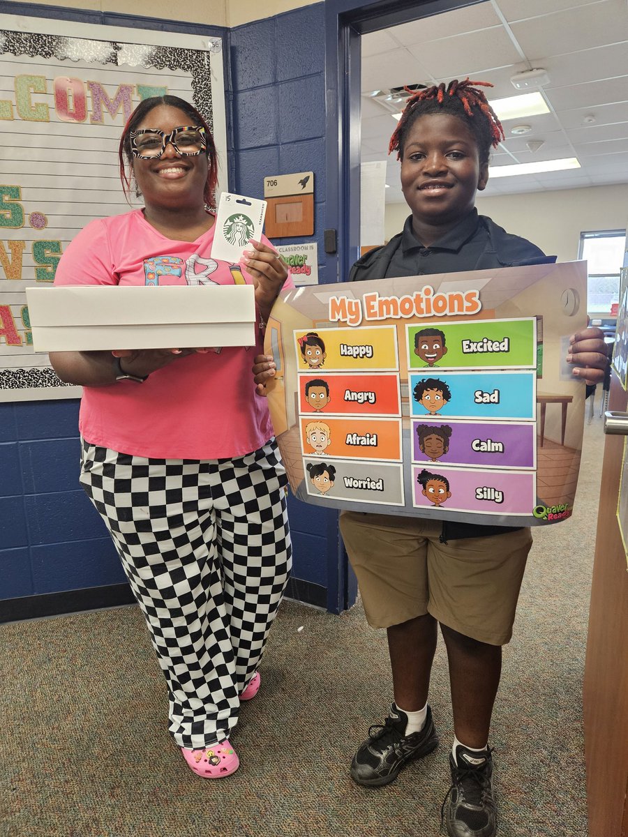 Mrs.Lewis tweet media