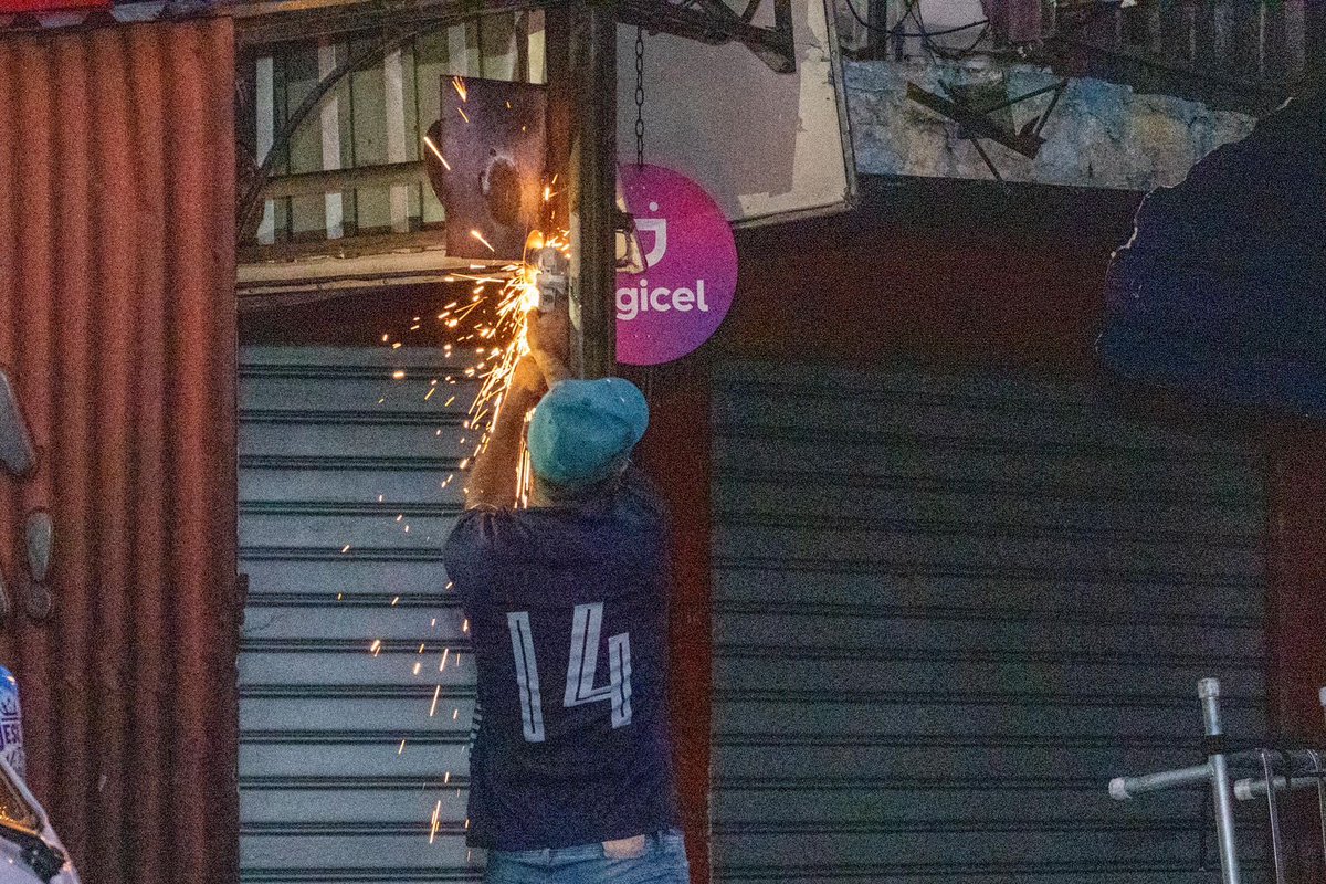 Buenos días pueblo salvadoreño honrado y trabajador, hemos iniciado un nuevo reordenamiento en el Centro Histórico de la mano de los comerciantes por cuenta propia, con diálogo y con los diferentes sectores, de manera integral, la <a href="/alcaldia_ss/">Alcaldía de San Salvador</a> estará interviniendo La Placita,