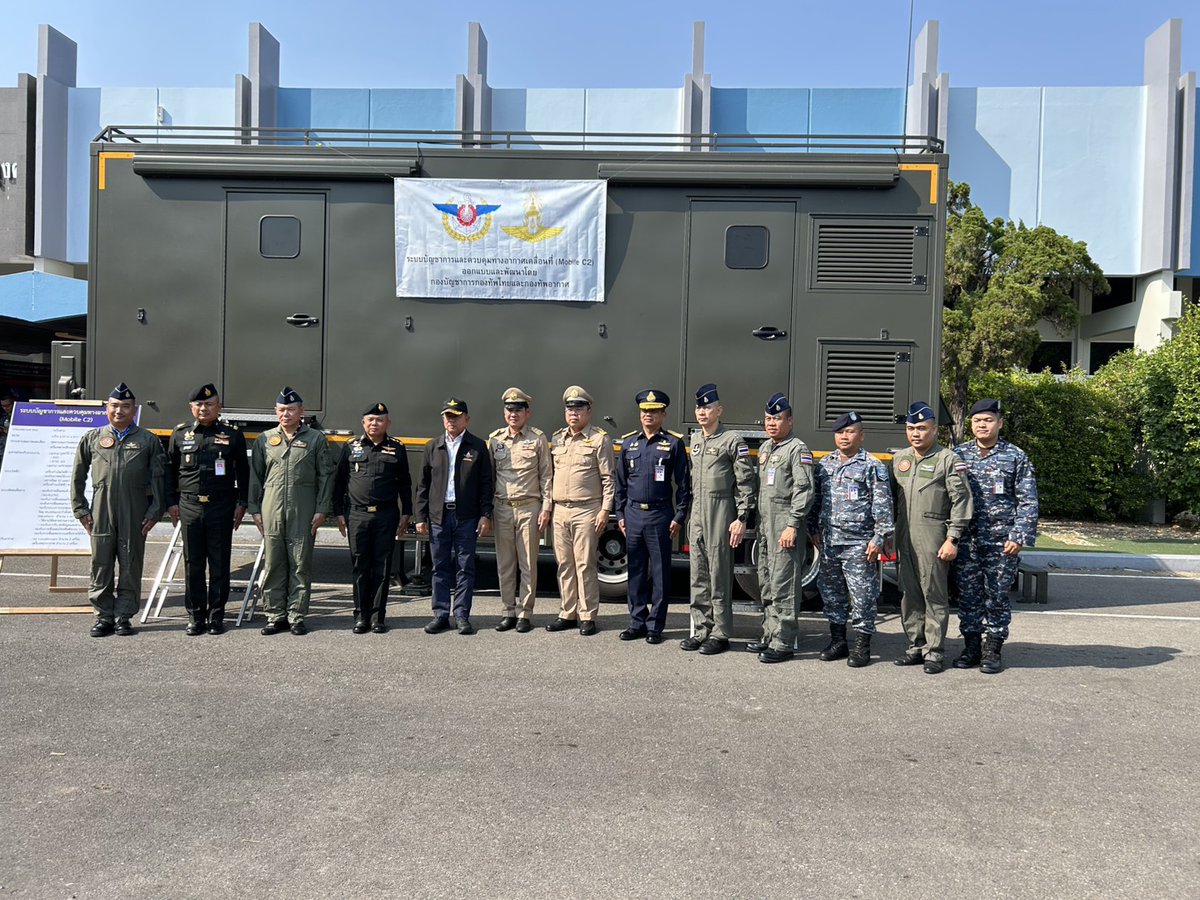DDPMNews's tweet photo. 🧑🚒ปภ. ร่วมกับกองทัพอากาศ ฝึกบินเครือข่ายอากาศยานดับไฟป่าพื้นที่ภาคเหนือ - ฮ. ปภ. 32 แสดงศักยภาพขึ้นบินควบคุมไฟป่าในพื้นที่เข้าถึงยาก https://t.co/BCG6ReySEo #ปภ #ข่าว #KA32 #PM25 #ภารกิจเหนือฟ้า #ปักเป้าสีส้ม #ไฟป่า #หมอกควัน https://t.co/TcYFz0cD6c
