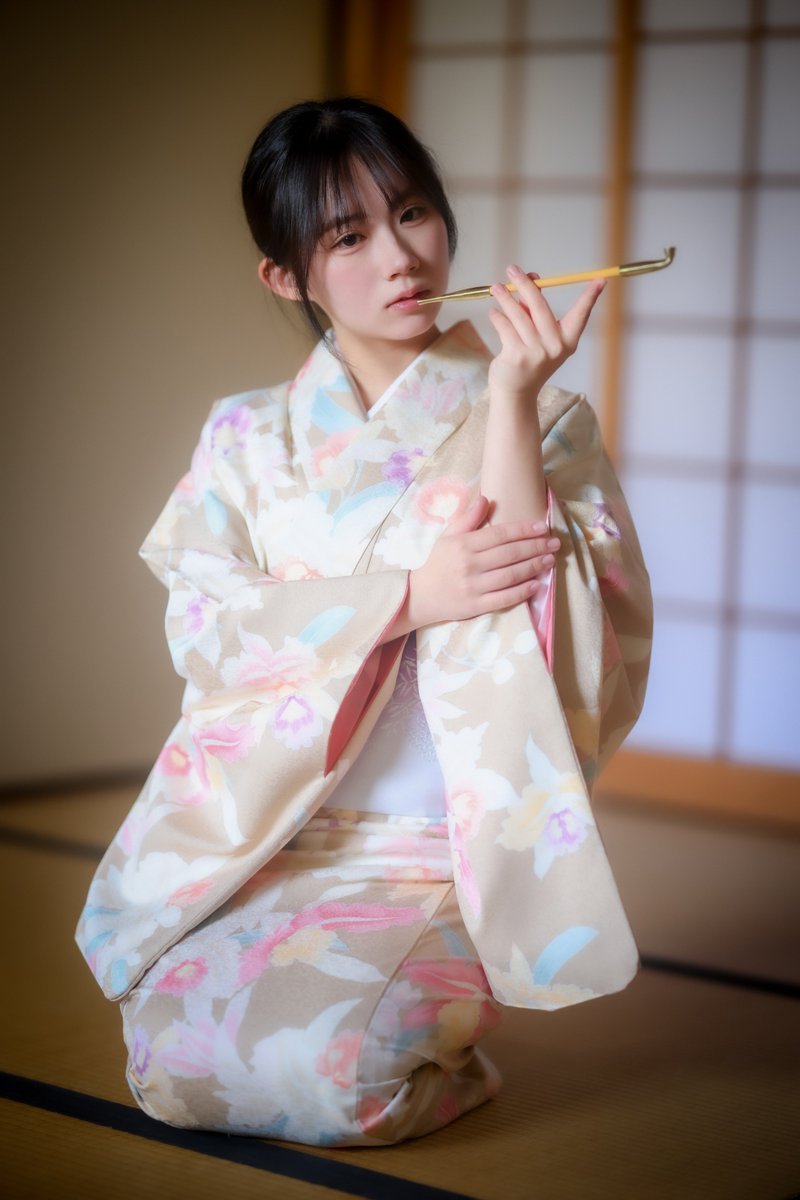 emu_zou_sub's tweet photo. ほのかさん(@hOn0ka_3)👘

#ポートレート 
#煙管 
#emuphoto https://t.co/1AeTrYCxbF