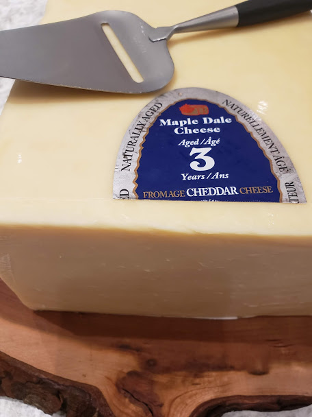 IncKitchen's tweet photo. Our 3-year-old Cheddar pairs well with Old Fashioned Black Forest Ham. Pile some on  our homemade breads and fry in garlic butter. This makes a meal in itself! Taste the difference of Fresh Cut deli Meats and Cheese! https://t.co/tRG27gJ0Us