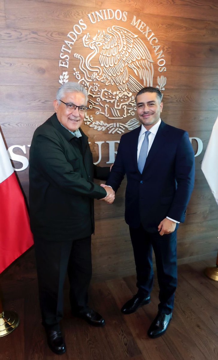 AVA_Mexico's tweet photo. Con motivo de su cumpleaños, el Mtro. Alfonso Cepeda Salas, Srio. Gral. del #SNTE, envía una cordial felicitación a @OHarfuch, titular de la @SSPCMexico.
¡Enhorabuena! 🎂✨ https://t.co/ntC6hqfXzO