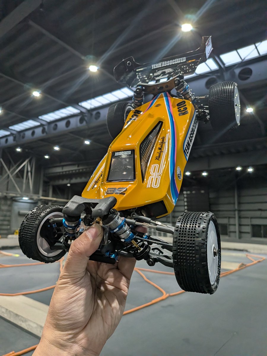 bavarois92's tweet image. メンテ後はめちゃんこ良く走るっ✨🍮
キャメルイエローも思ったよりは
見やすかったジョっ😺
#WeAreAE #Associated #RC10B84