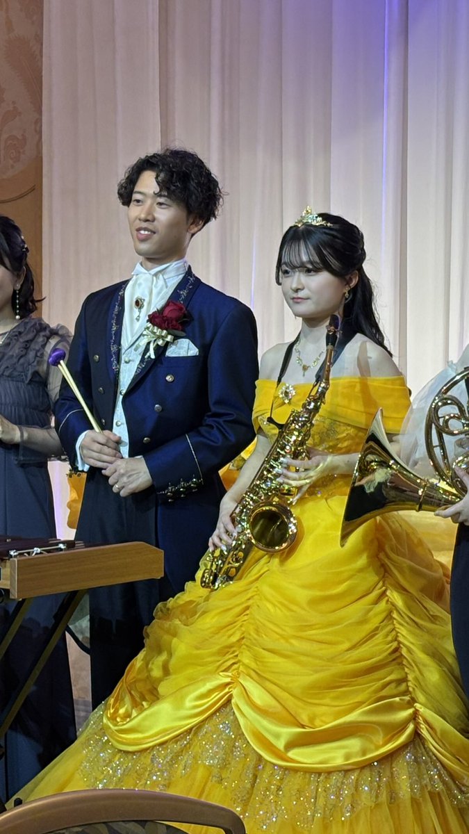 riensu's tweet image. 2026.2.7
「星に願いを」が生まれた日にアンバで結婚式を挙げました🎈🏰👑

雪が降る中の貴重なホワイトウェディングとなりました❄︎
ミキミニやプルートが普段とは違う装いでお祝いしてくれたり、シラスさんが愉快だったり、自分たちも演奏したり、夢が叶う時間でした🎷

#FTW