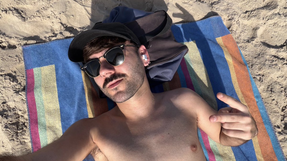 ser vasco y poder ir a la playa en febrero es una cosa 🙂‍↕️