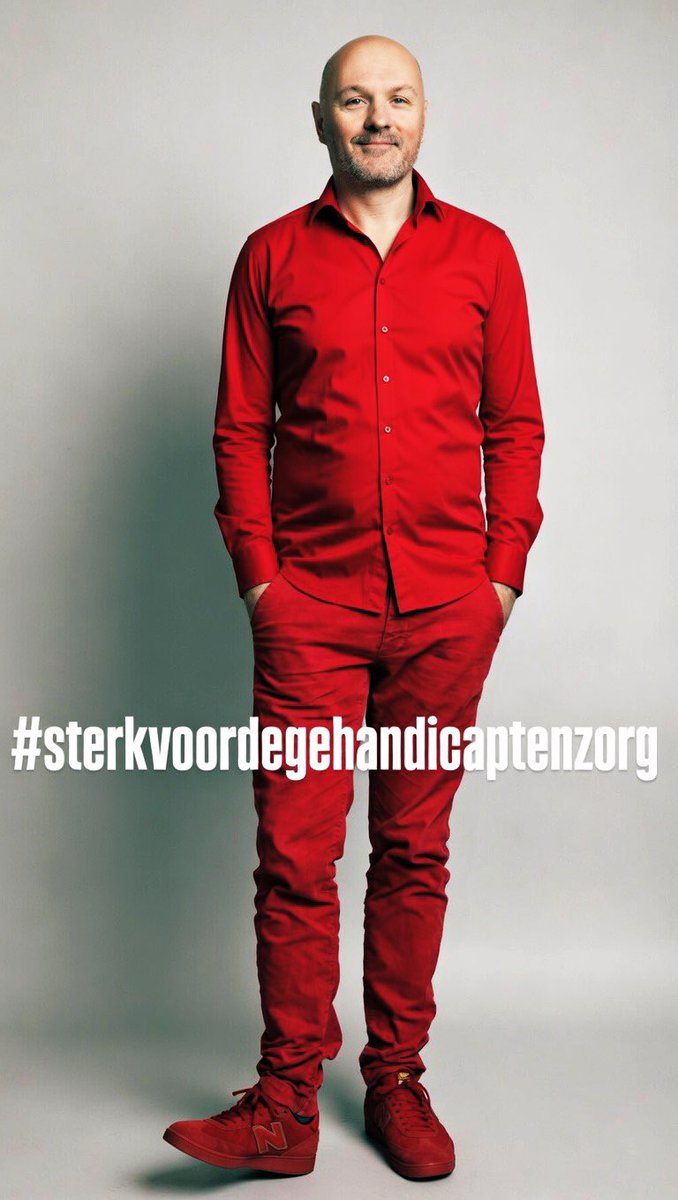 Afgelopen maandag had minister Sterk <a href="/ministerLJS/">Mirjam Sterk</a> opvallende rode kleding aan.  Vandaag hebben veel medewerkers uit de gehandicaptenzorg ook rode kleding aan om de sector zichtbaar te maken en zich uit te spreken tegen de geplande bezuinigingen van opgeteld een half miljard.