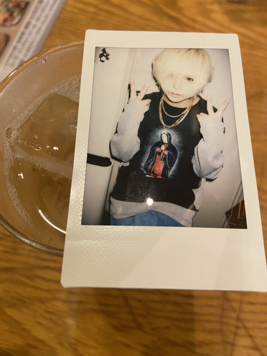 マモくんのこの私服のチェキ回収してます。 お心当たりのある方