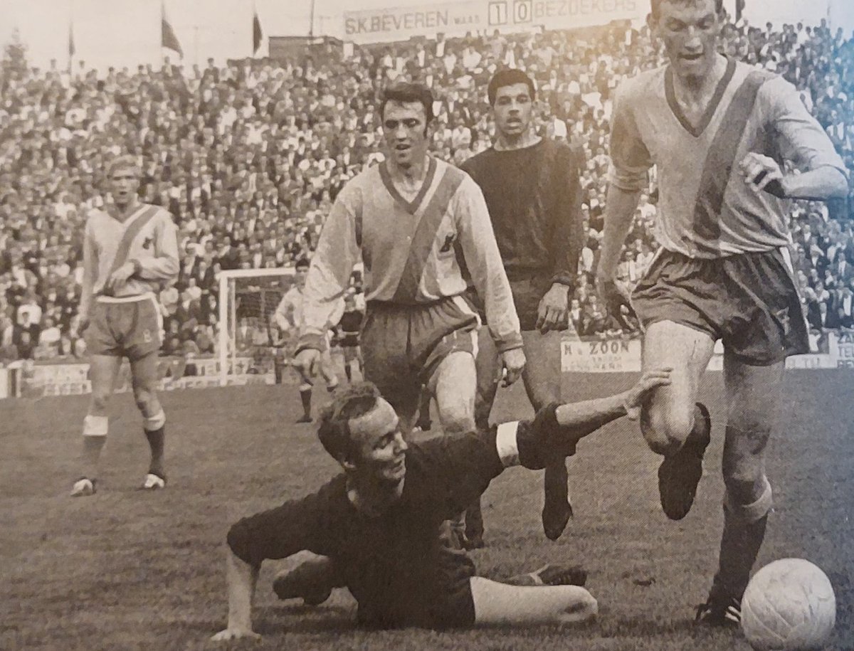 𝙎𝙏𝙀𝙈 𝙈𝙀𝙀 𝙑𝙊𝙊𝙍 𝘿𝙀 𝘽𝙀𝙑𝙀𝙍𝙎𝙀 𝙃𝘼𝙇𝙇 𝙊𝙁 𝙁𝘼𝙈𝙀

Op zaterdag 21 maart organiseren SK Beveren en <a href="/KSK_Beveren/">KSK Beveren</a> samen een historische reünie van oud-spelers op de Freethiel.

De aanleiding voor deze unieke samenkomst is de 90ste verjaardag van het stamnummer