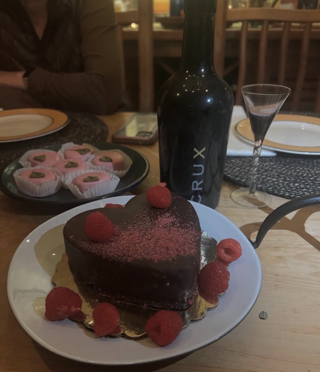 cruxwinery's tweet image. Thank you to Rich Sanfilippo for enjoying our 2020 Port Style Syrah on the day of love. “Happy apres Valentines Day with Crux Syrah dessert wine and chocolate raspberry cake.” This looks like the perfect pairing.  Cheers.
•
#cruxwinery #valentinesday #PortStyleSyrah