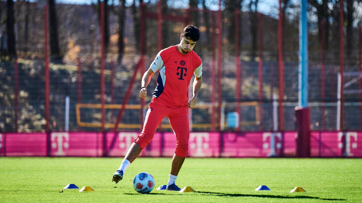 Bayern confirm that Michael Olise and Aleksandar Pavlović completed an ...