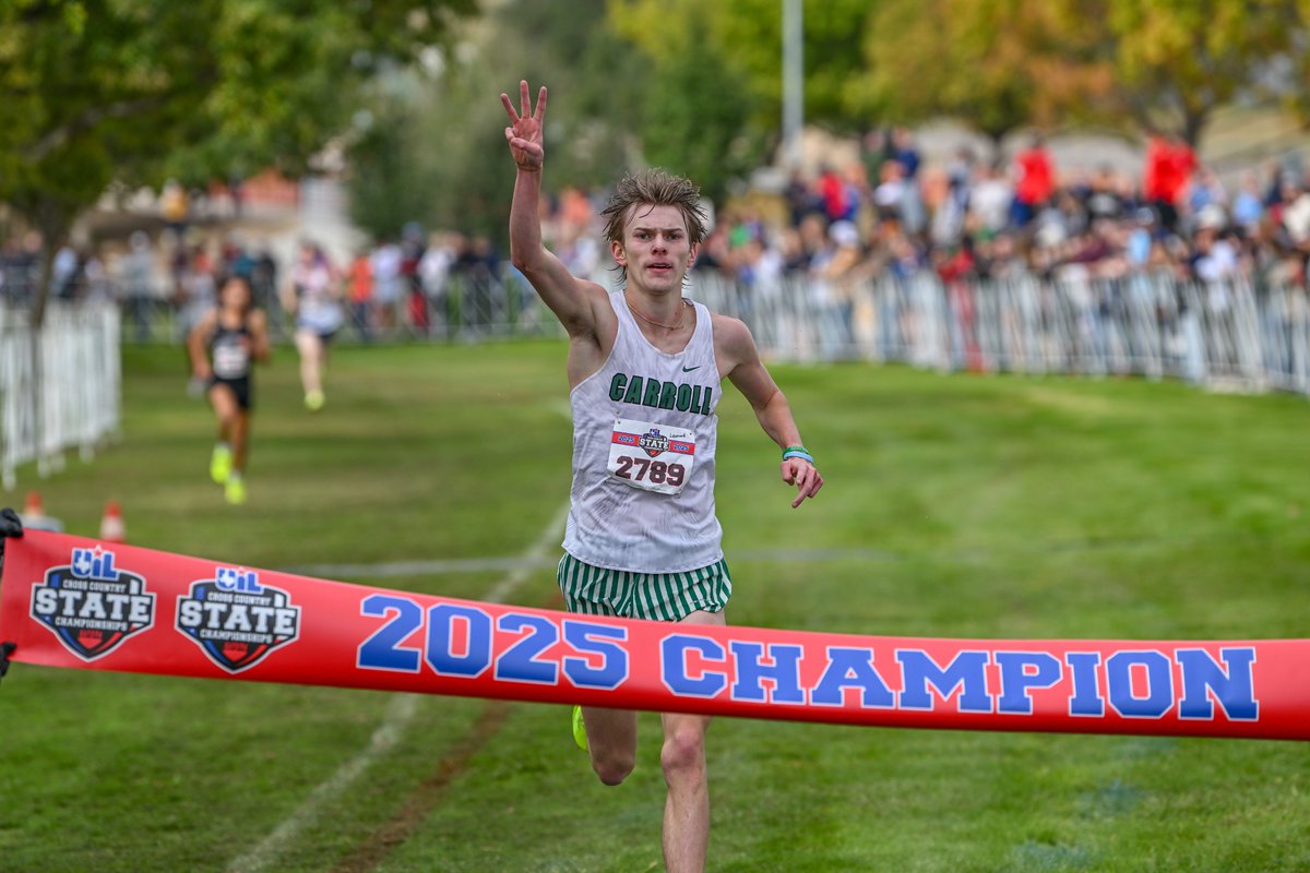 uiltexas's tweet photo. For the third year in a row, Caden Leonard (Southlake Carroll) was named Texas’ best high school boys cross country athlete by @Gatorade. Congratulations Caden! 🎉

Press Release: https://t.co/fSiov2W0oY

#GatoradePOY ⚡️ https://t.co/J2kebbNkNp