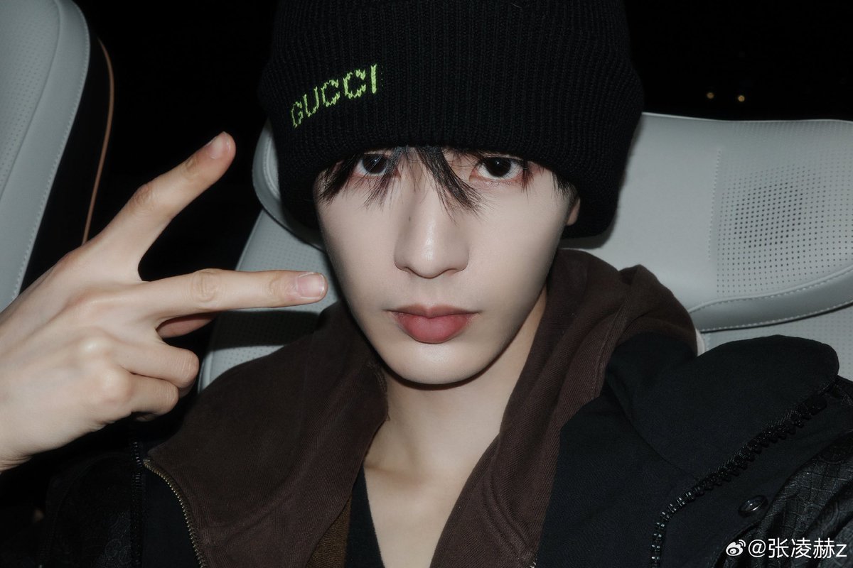 📸 260225 Zhang Linghe Weibo Update #张凌赫 #ZHANGLINGHE

“✌️”