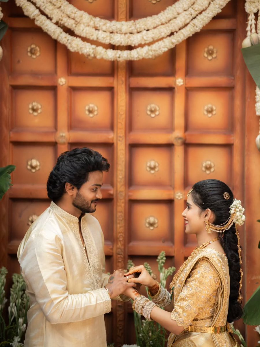Janasenani45's tweet photo. So happy for you shannuuu😍❤️
Arey entra idhi 😅 congratulations 🎉🎉 
#Shannu
#ShanmukhJaswanth https://t.co/QDTfy1tern