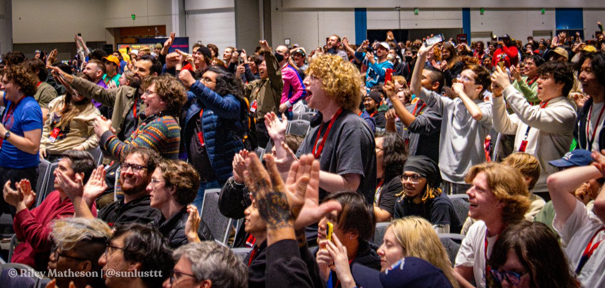 riley ☀️ tweet media