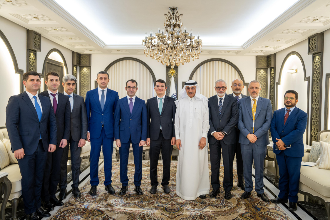 MinEconomyAZ's tweet image. İqtisadiyyat nazirinin birinci müavini Elnur Əliyev Səudiyyə Ərəbistanı Krallığının Ciddə şəhərinə səfəri çərçivəsində İslam İnkişaf Bankı (İİB) Qrupunun Prezidenti Məhəmməd Süleyman Əl-Casirlə görüşüb.

Ətraflı - shorturl.az/tJeus

#EconomyAz