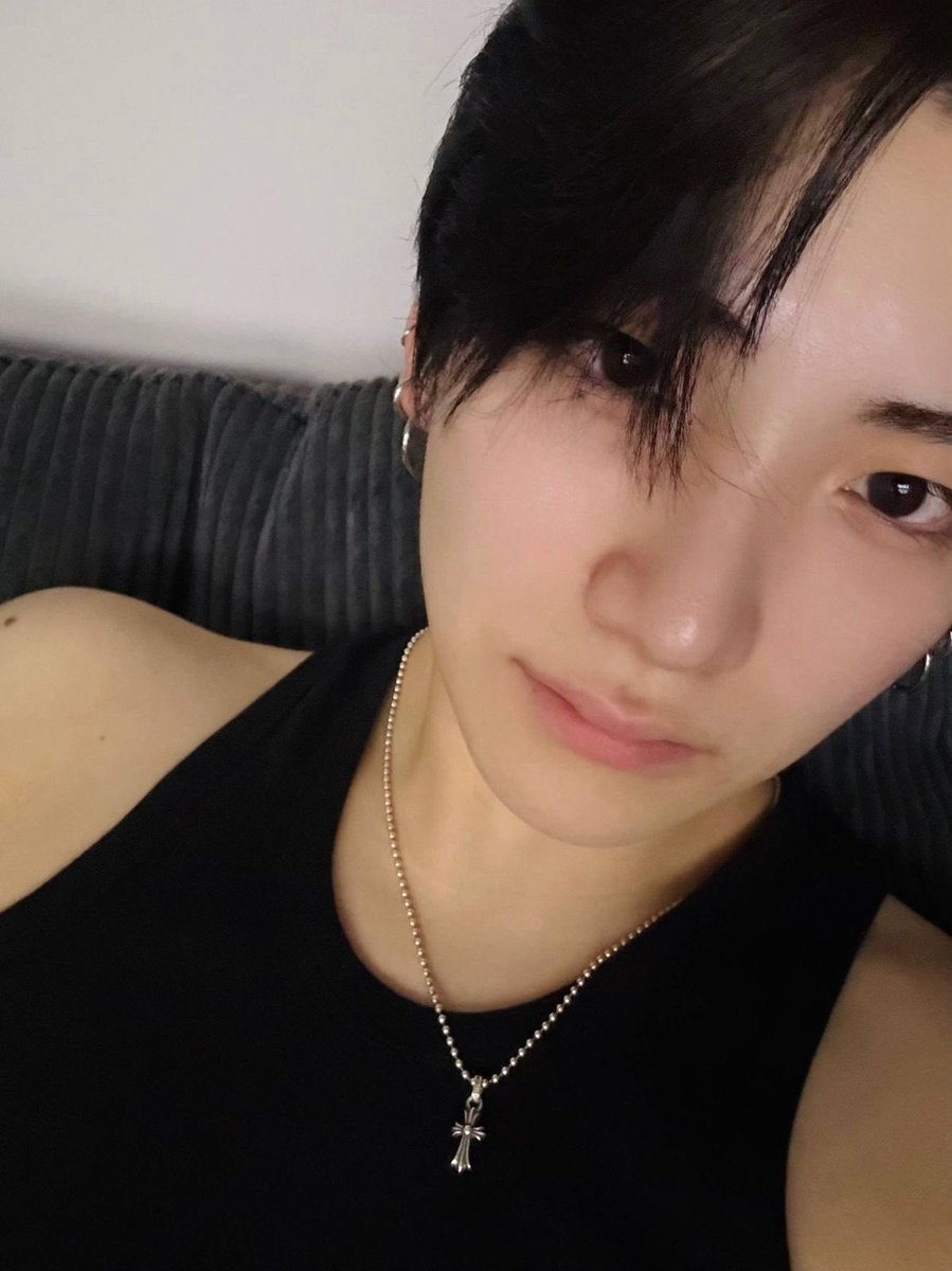 Black and us 
🍊: Araaa, kompak betul kita
🌙: Hehe iya ju lagi pengen pake baju warna item. 
🐱: kak Ara niru huuu
🌙: Biarin, yang penting gua bajunya ga kutangan

#lunéselcaday #lunéjidoriday #andTEAM #andTEAM_YUMA #andteam_ej <a href="/andTEAMofficial/">&TEAM OFFICIAL</a> <a href="/andTEAM_members/">&TEAM</a> #EJ #YUMA