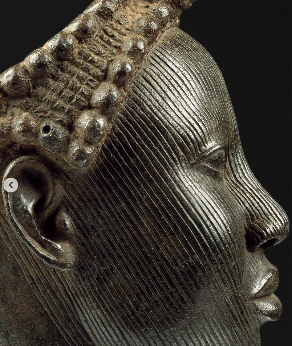 No matter how many Ife figures I see , nothing beats the "Crowned Head of an Oni'' Ife sculpture, so exquisite and stunning. 

Yoruba 🇳🇬 

Date : 12th-15th Century