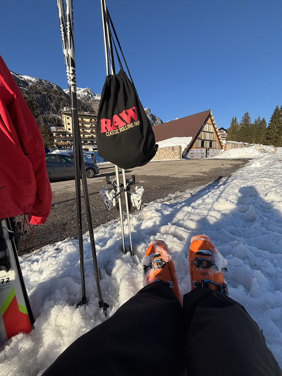 c4tfish004's tweet image. ⛷️⛷️⛷️🎿🎿🎿 #RAW #joint #ski  oggi a sciare