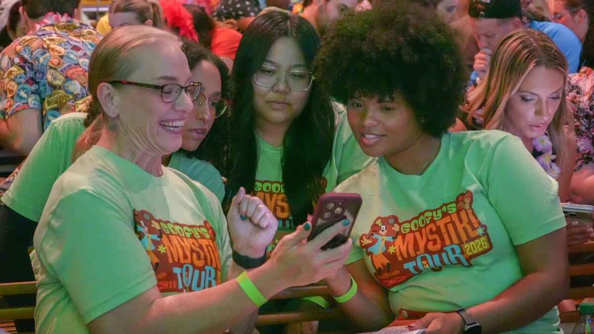 ThemeParkShark's tweet photo. 1,200 Disney cast members just competed in Goofy's Mystiki Tour, an after-hours trivia and puzzle competition at Animal Kingdom that's been running for 30+ years 🎉
@WaltDisneyWorld #DisneyWorld #CastLife
https://t.co/TYONWiVUQo https://t.co/4DoEkPpvD9