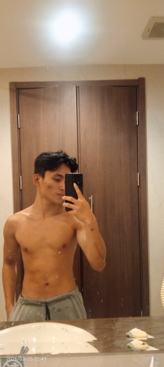 ChrisTi2912934's tweet photo. @itstriaameliaa Kak aku dihotel Harper mau gk ksini aku sndiri wa 082348616910 https://t.co/9BK77oObYE